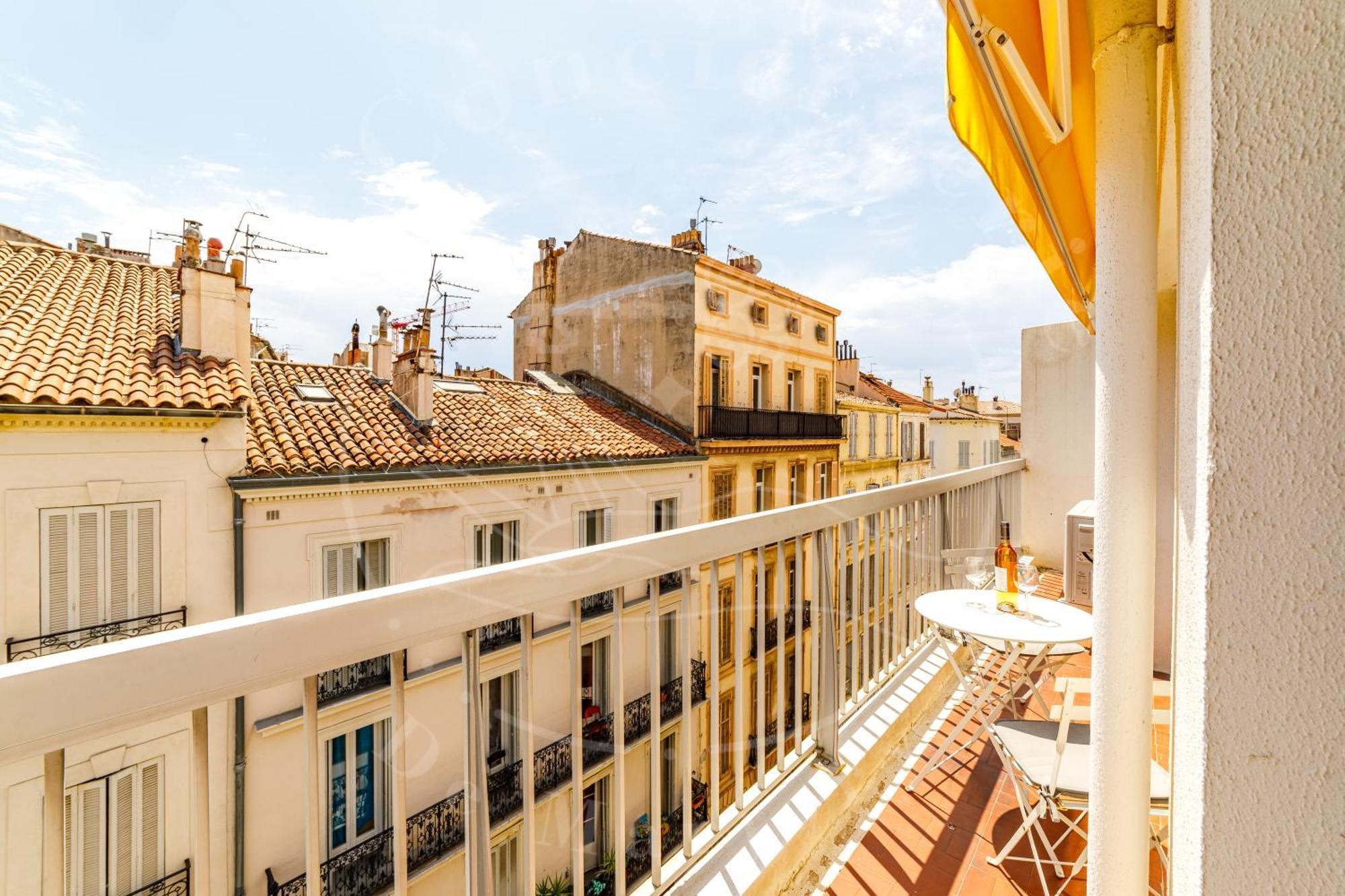 Haute - T2 Cosy Avec Clim & Balcon *